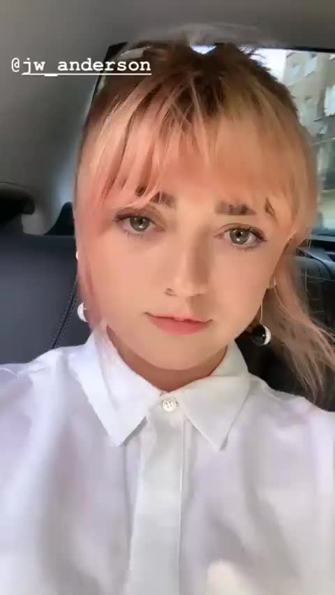 Celebrity Maisie Williams gif