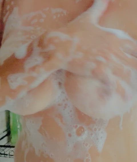 Soapy boobs. Full video on my wall https://onlyfans.com/missloulou1234