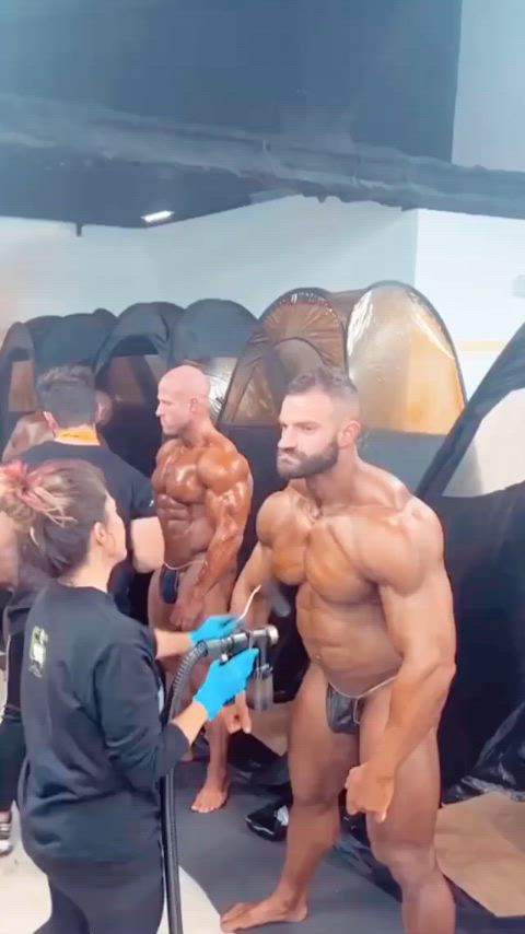 ass big ass bodybuilder gay muscles tanned gif