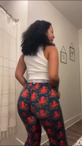 ass bouncing dancing ebony gif