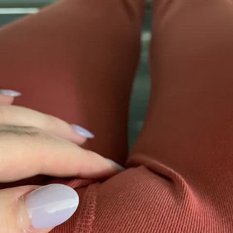 this is how i get my panties so creamy 🤪 rubbing my pussy at my office desk. would
