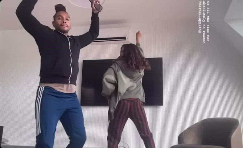 Zendaya shakin that ass