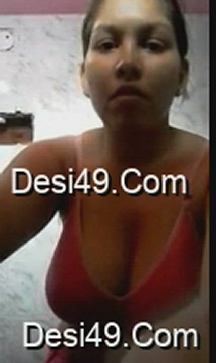 Hot Beautiful desi teen Showing Melons and Bathing [Must watch] Link in comments