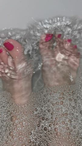 bathtub feet feet fetish underwater gif