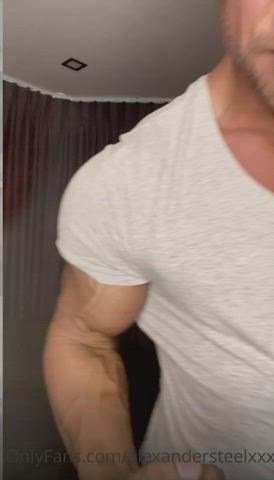 A Nice Big Bicep Peak For You Boys To Worship