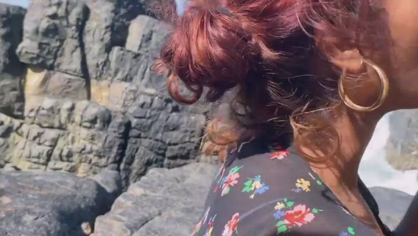 Indian redhead (meeee) giving her bestie a blowjob at the beach 🤭 seems like we