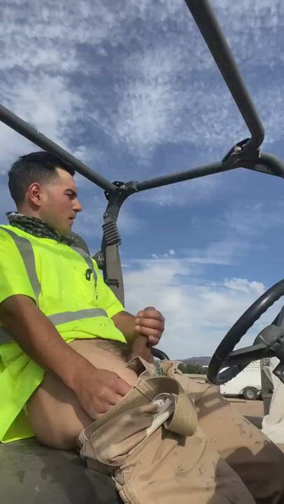 Bro loves to bust on the job