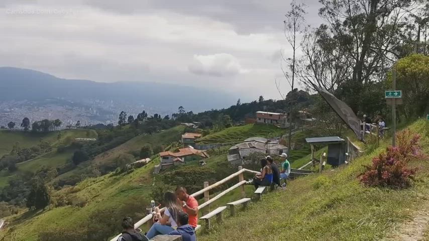 Gaby Ferrer gives control of her lush to the stranger diring the Parapente ride (Gaby