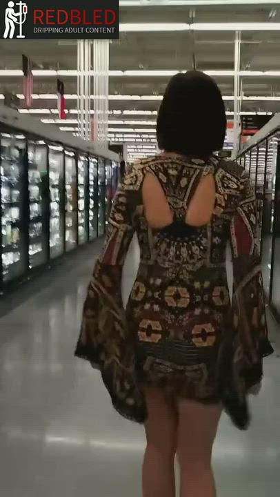 Amateur Flashing Public gif