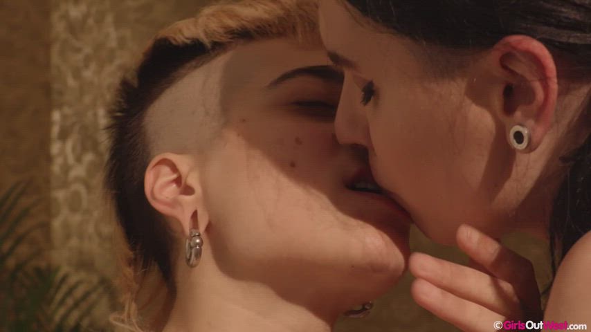 amateur australian kissing lesbian lesbians licking gif