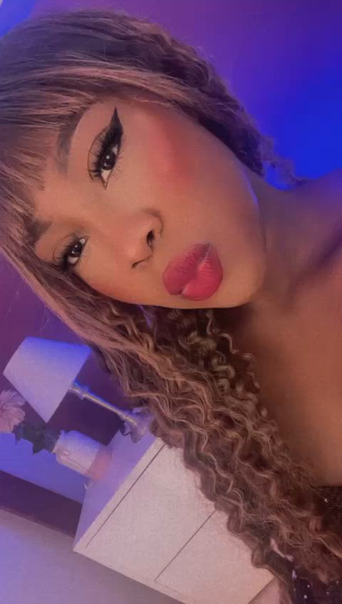 camsoda camgirl colombian ebony latina lips lipstick selfie smile webcam gif