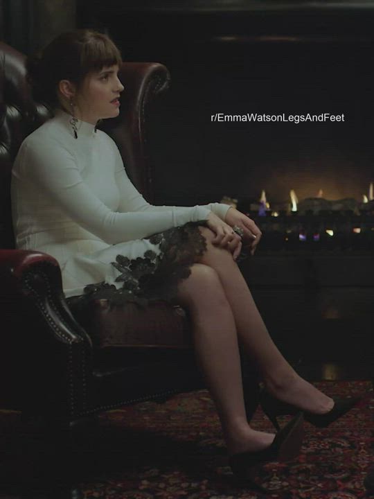 Emma Watson's sexy legs in Harry Potter Reunion!