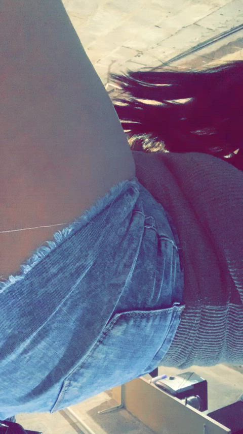 Booty fat in jeans 😈