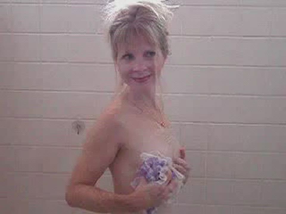Amateur Bathtub Nude gif