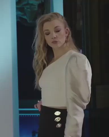 Blonde British Natalie Dormer gif