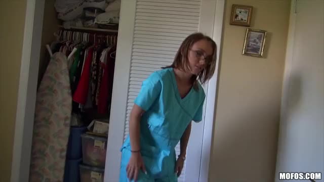 Carrie Cummings - Nurse with the quickie before work ? (source: bubbleclips.com)