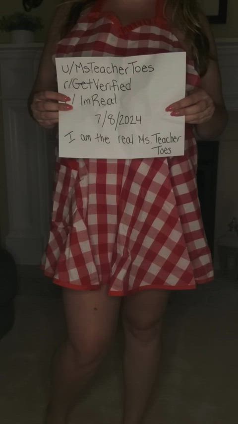 I'm the real u/MsTeacherToes, please verify me! 