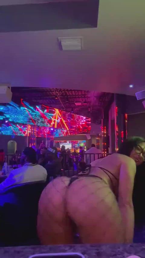 asian thick twerking jiggling glasses thick-booty gif