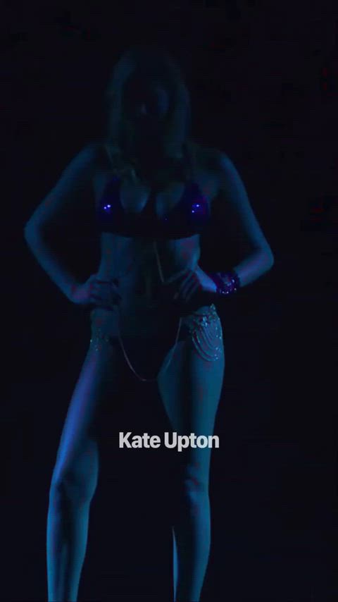 big tits boobs celebrity kate upton model gif