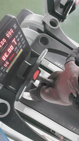 you see me pull out my BBC on the treadmill. wyd ?