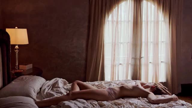 Lili Simmons Banshee Bed 1-1