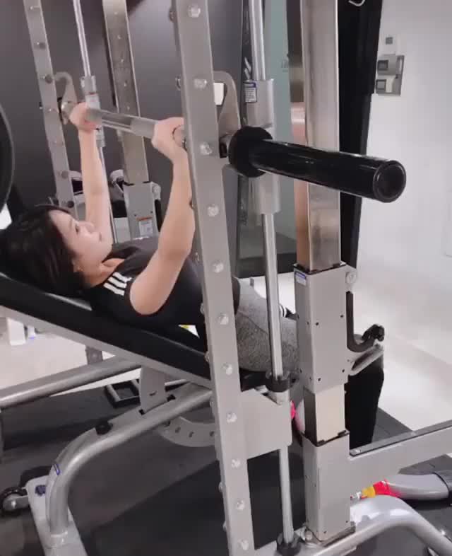 Jun Amaki Works Out