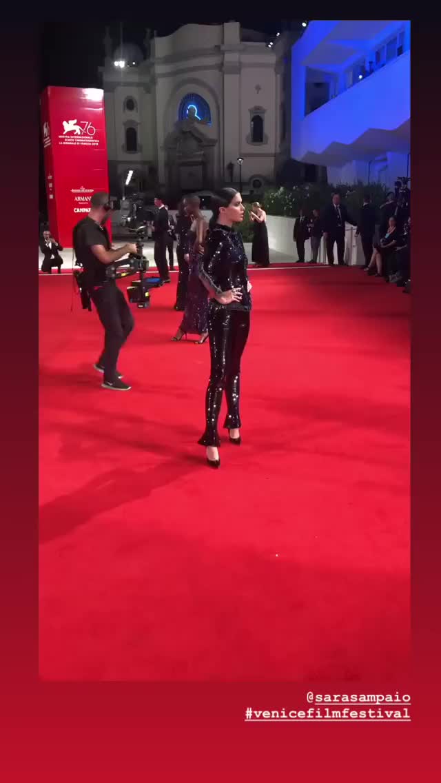Sara Sampaio gif