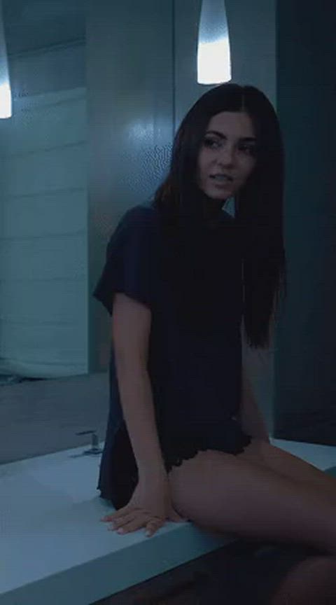 legs celebrity victoria justice gif