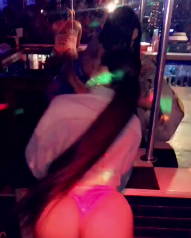 Big booty twerking