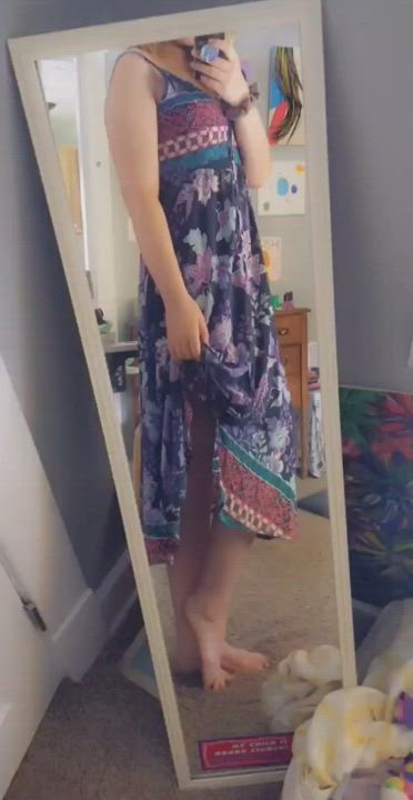 I'm a good slut, I never wear anything under my dresses ?