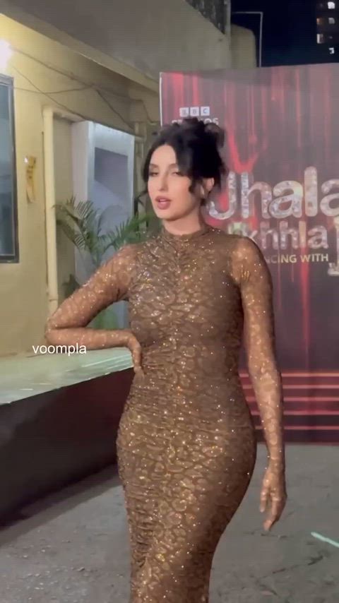 norafatehi-browngown-curvy-paag-posing