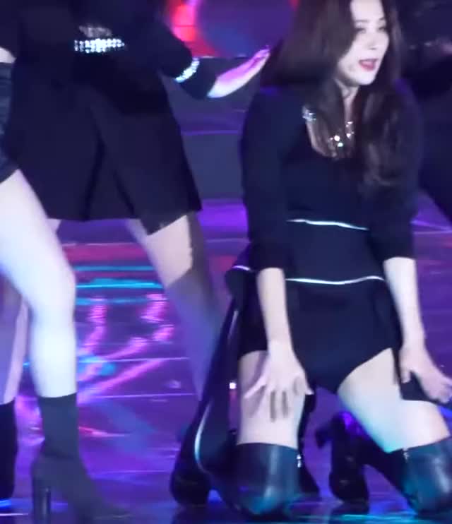 Red Velvet Seulgi On Her Knees