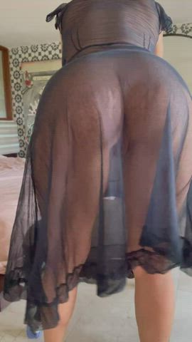 Milf (F)50yo looking for young guy