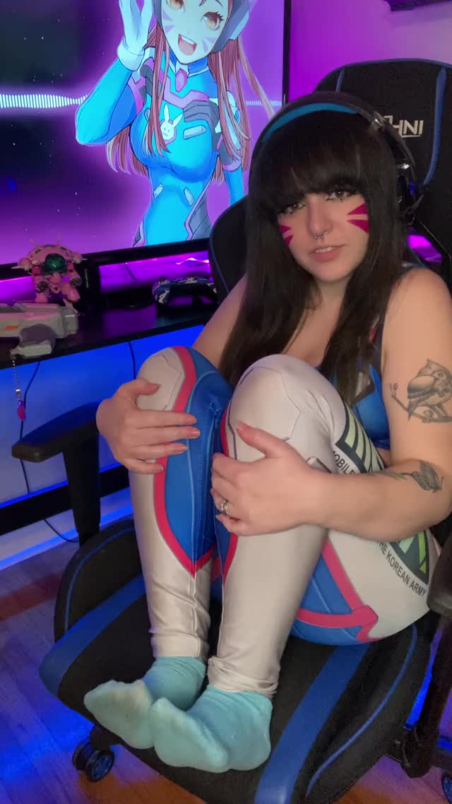 Gamer girl feet are best feet ❤️