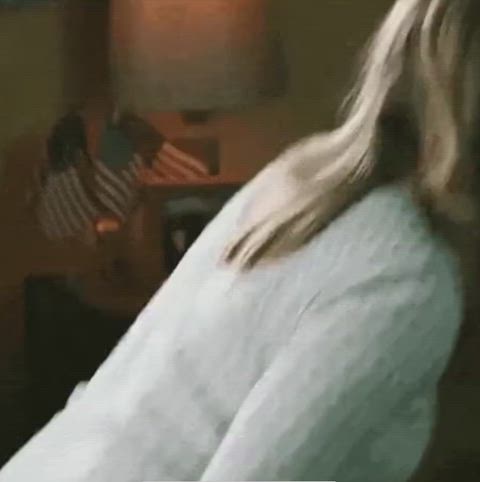 Elizabeth Olsen has such a sexy ass