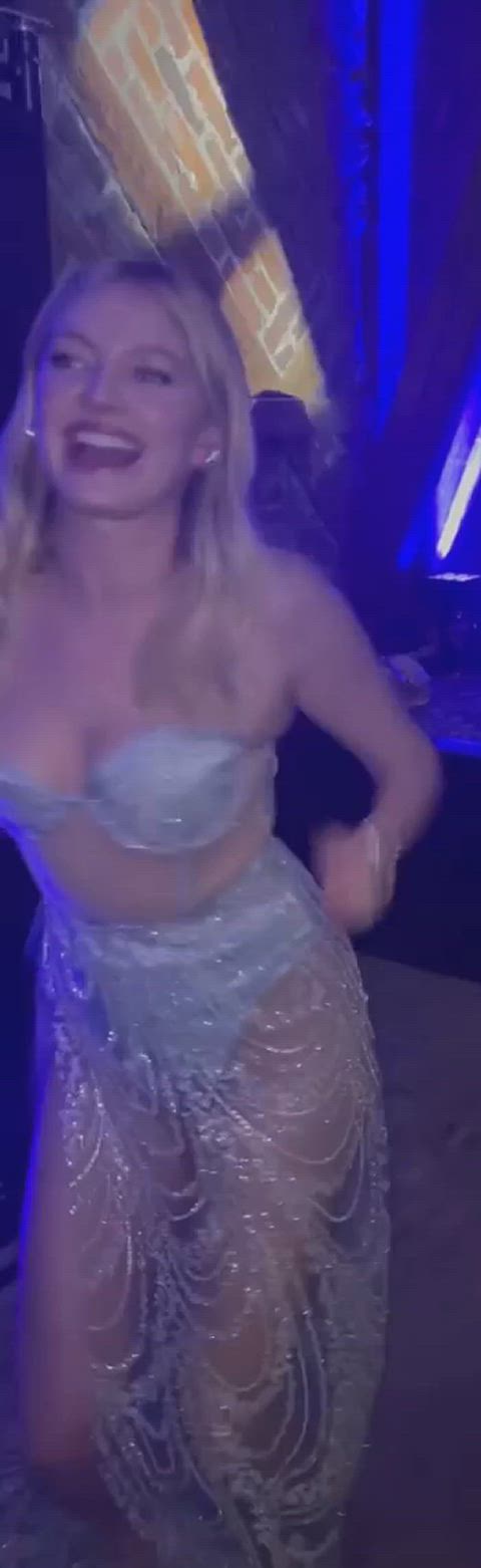 Drunk Astrid S dancing & tits bouncing