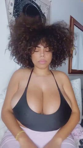 busty huge tits jiggling gif