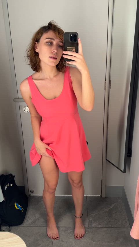 Who wants to fuck in the fitting room?