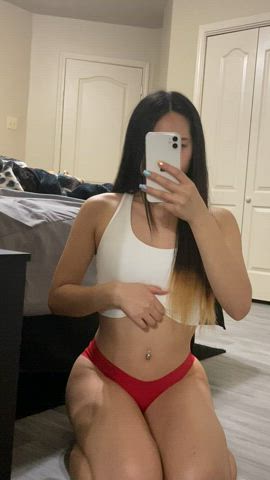 Do you like my natural tits and my fit body?☺️