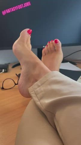 Feeling naughty at work thinking about what my toes could be doing to you… 😈👣