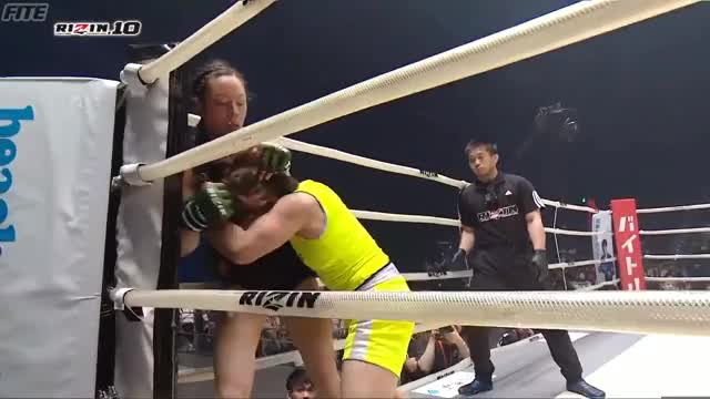 Kanako Murata wins via tapout