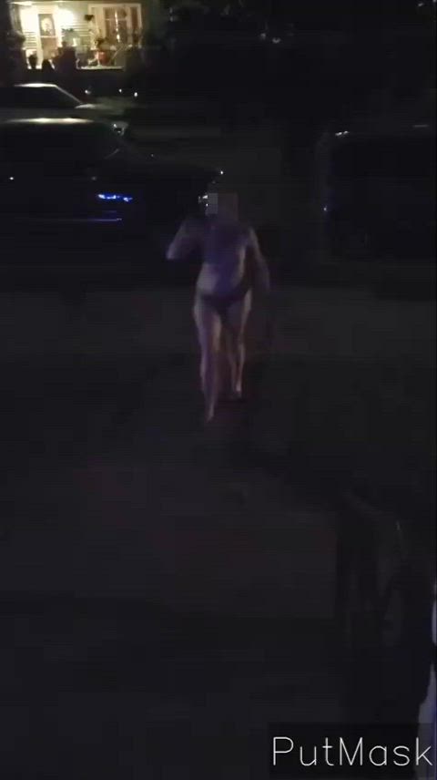 U/Gatthuy88 nice night for a naked stroll into the house