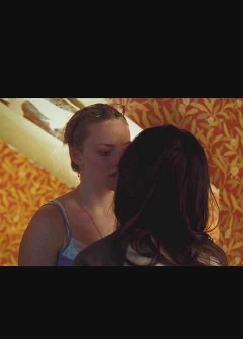 amanda seyfried celebrity hard lesbian megan fox pokies gif