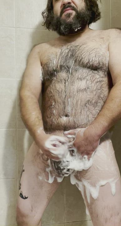 Any love for a soapy hairy dad cumming in the shower ?