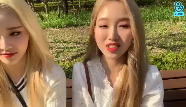 V LIVE - [이달의 소녀] 엉망징창사생대회 1등 꽃놀이 27