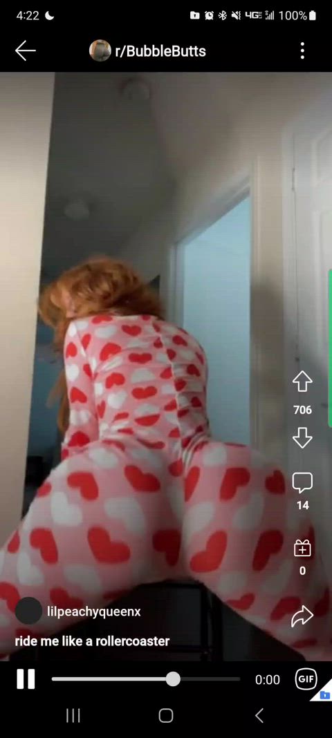 Now this is funny. u/brittanybxby & u/lilpeachyqueenx wearing the same outfit