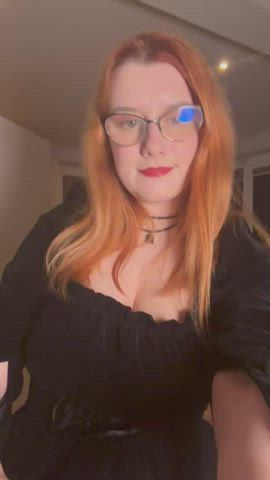 amateur babe big tits boobs huge tits natural tits onlyfans redhead tits goth-girls