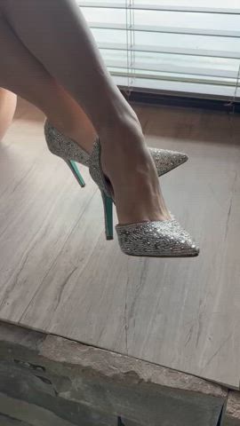 Not my usual post but I wanted to show off how sparkly these heels are. I’m in