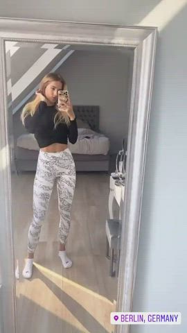 Blonde Mirror Workout gif