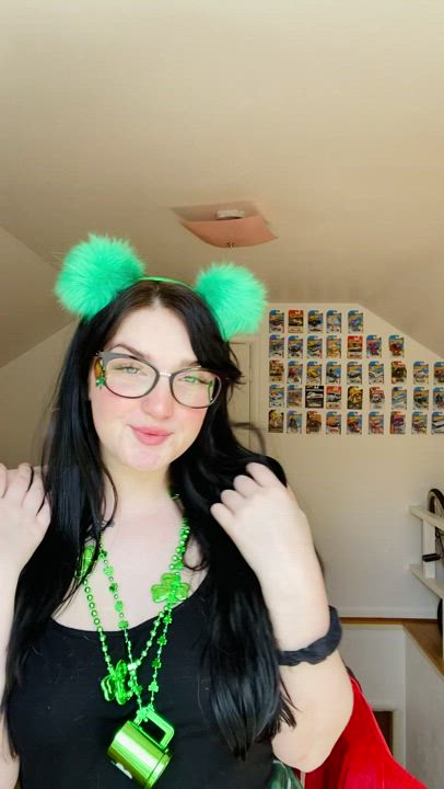 It’s my favorite holiday! Come get drunk with me ☘️???